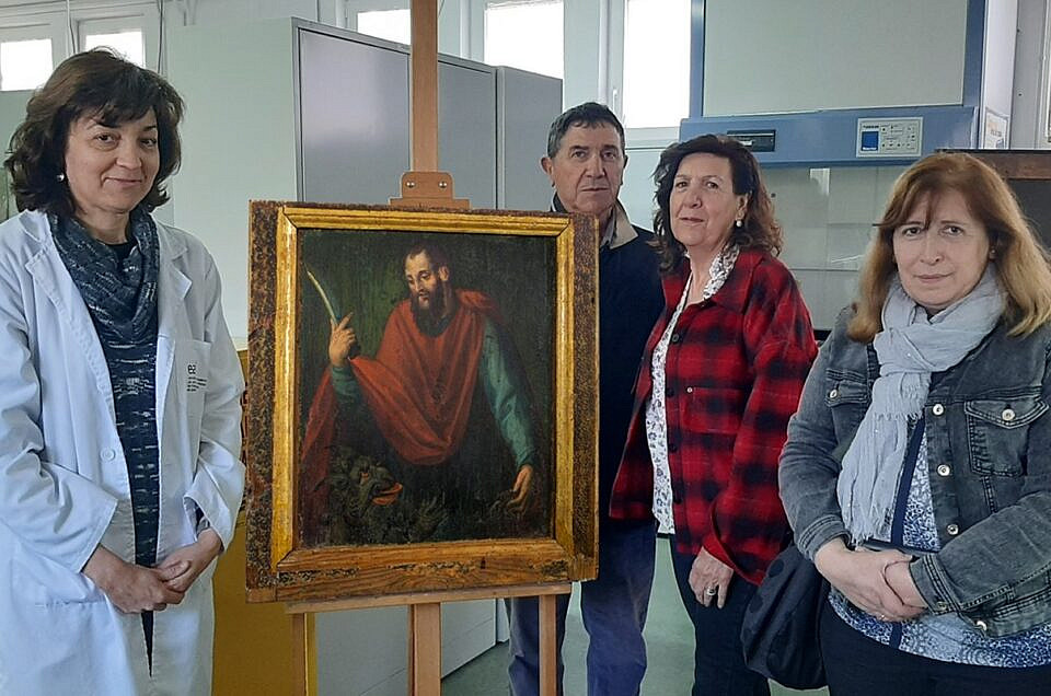 ENTREGA TABLA RESTAURADA – ALUMNOS DE CONSERVACIÓN Y RESTAURACIÓN DE LA ESCUELA