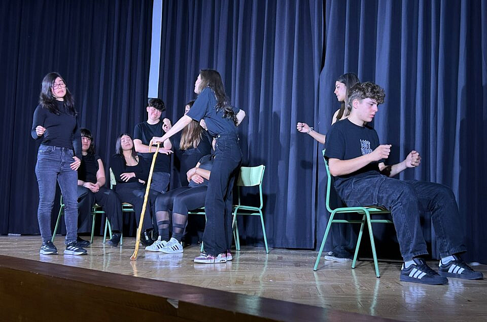 CERTAMEN TEATRO – PARTICIPACIÓN ALUMNOS BACHILLERATO VÍA DE MÚSICA  – ESCUELA DE ARTE